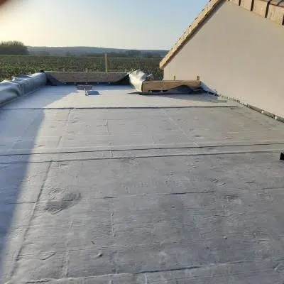 Collage de la membrane EPDM sur acrotères