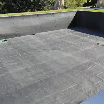 Etanchéité bassin d'agrément fixation membrane EPDM fond et pièces de sécurité