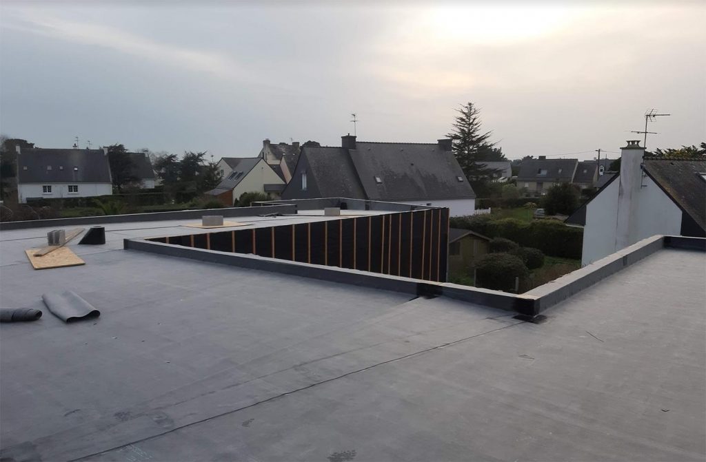 Etanchéité toit plat lestage membrane EPDM par végétalisation Résultat en attente de végétalisation
