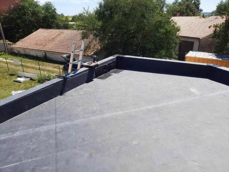 Toiture chaude EPDM sur isolant chantier terminé